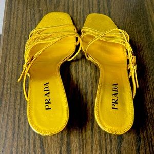 Women Prada shoe, size 6
